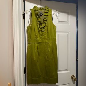 🌿 Taylor Green Sleeveless Dress – Ruffled Neck – Elegant & Flattering!